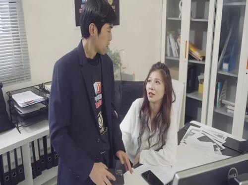 Giúp em thư ký lên chức
