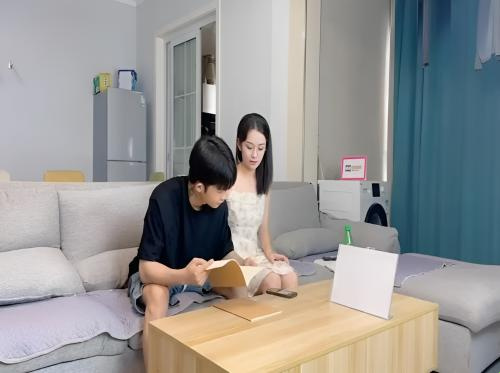 Vụng trộm với chị dâu khi anh trai đi vắng....